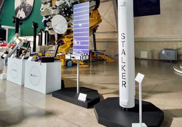 В России появится свой Starlink. Частная отечественная компания SR Space представила спутник SR NET, 96 таких аппаратов обеспечат постоянный доступ в Интернет на территории всей РФ