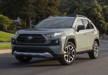 В Россию приехал новый мощный Toyota RAV4 — родом из Канады