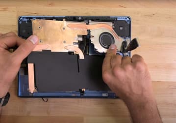 Современный планшет с Intel Core, который весьма легко разобрать. Microsoft Surface Pro 9 обладает хорошей ремонтопригодностью