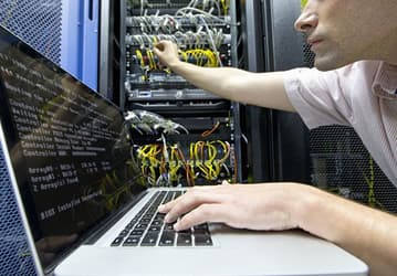 Минцифры работает над программой возвращения в Россию IT-специалистов
