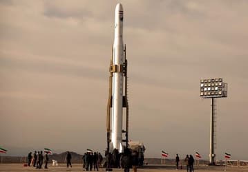 Иран успешно испытал трехступенчатую ракету Qaem-100 с твердотопливным двигателем