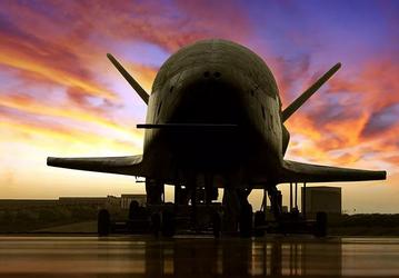 Таинственный американский военный космический корабль Boeing X-37B находится в космосе уже 900 дней