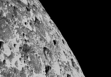 Космический корабль Orion прислал фотографии Луны с очень близкого расстояния