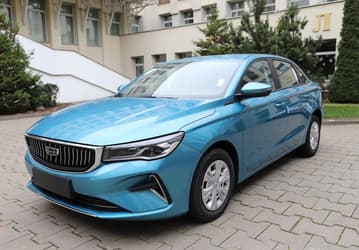 Скандал в Китае — таксисты обвинили Geely в обмане. Она обещала расход нового Emgrand на уровне 3,8 л / 100 км, а он вдвое больше