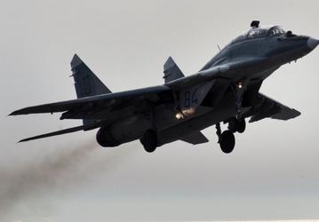 В РФ предложен новый способ защиты самолетов от самонаводящихся ракет. Ученые предлагают тянуть за самолетом металлические шары