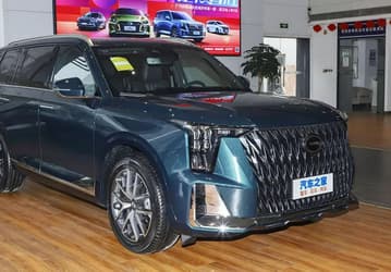 252 л.с., полный привод, 8-ступенчатый автомат и просторный салон. Большой кроссовер GAC GS8 второго поколения стал доступен в РФ