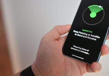 Спасатели прилетают на вертолёте по экстренному вызову, а с владельцем iPhone 14 всё в порядке. Функция всё еще работает неидеально