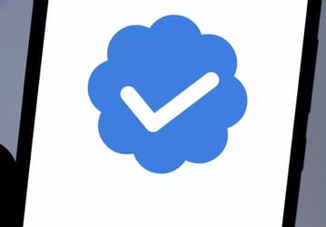 Из Twitter уберут старые синие галочки, поскольку они получены не тем способом