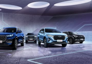 Chery рассказала о новинках для России на 2023 год: гибрид, флагманский седан и обновления существующих моделей