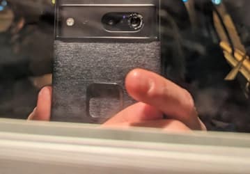 Pixel 7 слишком хрупкие? Уже несколько владельцев столкнулись со странными повреждениями стекла камеры