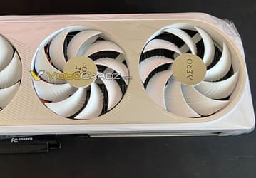 Nvidia, а с такими переходниками питания проблем у карт не будет? RTX 4070 Ti засветилась на фото с новым кабелем