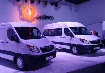 На замену Ford Transit. В России стартовали продажи микроавтобуса «Атлант» и грузовичка «Арго», цены — от 2,6 млн рублей
