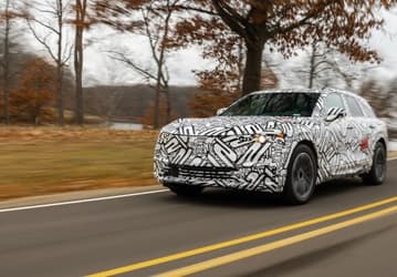 Acura впервые показала возрождённый электрический кроссовер ZDX