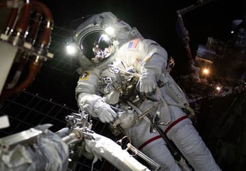 У NASA тоже не получилось: выход астронавтов в открытый космос отложен