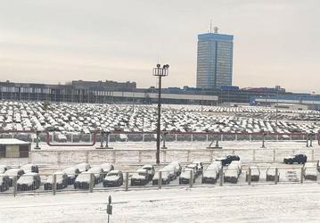 АвтоВАЗ уже выпускает ежедневно более 1000 машин. Дефицита не будет