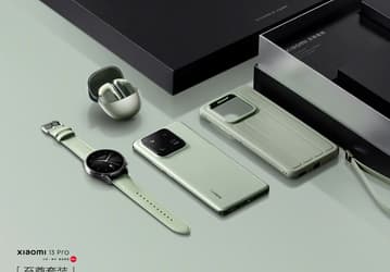 Глава Xiaomi показал топовую версию Xiaomi 13 Pro, которую выпустят ограниченным количеством. В комплекте — новые часы и наушники