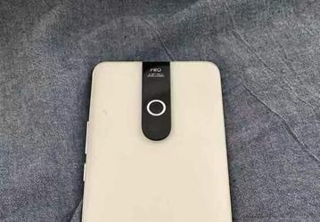 Meizu 20 Pro показали на живых фото. Он неожиданно напомнил Redmi Note 8 Pro