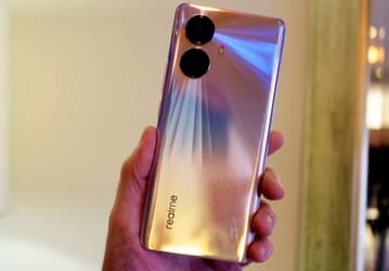«Этот экран должен быть на всех телефонах». Появились обзоры Realme 10 Pro+ с ультратонкой рамкой и ШИМ на 2160 Гц
