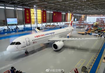 Первый китайский аналог Boeing 737 и Airbus A320 — узкофюзеляжный реактивный самолёт C919 — доставлен заказчику и совершил полёт
