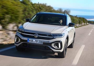 В России начали продавать кроссовер Volkswagen T-Roc. Цены стартуют от 2,58 млн рублей