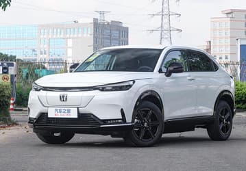 Кроссовер Honda HR-V третьего поколения с электромотором мощностью 183 л.с. докатился до России. Сколько за него просят?