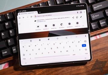 Пользоваться клавиатурой Gboard на планшетах и гибких смартфонах станет намного удобнее. Google работает над функцией разделения клавиатуры