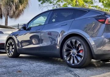 Покупателям Tesla запрещают перепродавать машины в течение года. Иначе нужно выплатить штраф