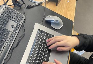Крайне необычный мини-ПК из поломанного MacBook Pro. Люди используют ноутбуки без дисплея в качестве настольного ПК