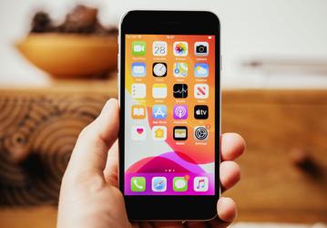 iPhone SE 2022 не покупают: Apple снижает прогноз по продажам сразу на 10 млн смартфонов