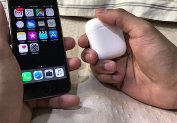 Apple теперь ожидает от iPhone SE и AirPods куда меньших успехов из-за ситуации вокруг Украины и санкций против России