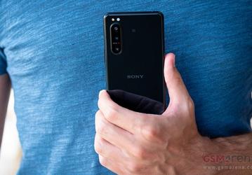 Sony Xperia 5 II получил стабильную Android 12 в России и других странах