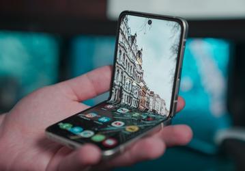 Samsung уже захватила рынок сгибающихся смартфонов и продолжает его подминать
