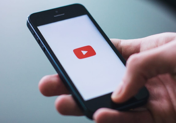 Google представила и уже тестирует совершенно новую функцию YouTube: обмен реакциями в определённых местах видео 