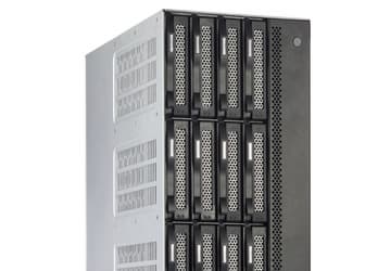 Хранилище TerraMaster T12-423 располагает 12 отсеками для накопителей