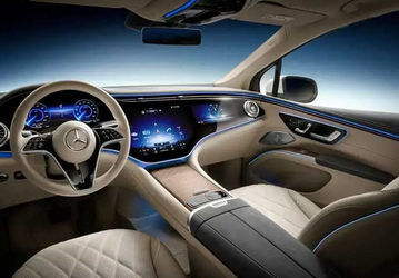 Кроссовер Mercedes EQS позволяет переднему пассажиру смотреть видео во время движения автомобиля