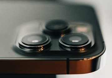 iPhone 15 Pro позаимствует у Samsung Galaxy Z Fold5 подэкранную камеру