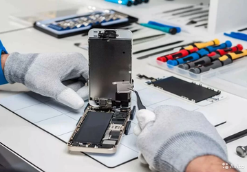 Почти вдвое активнее: россияне бросились ремонтировать iPhone, iPad и MacBook