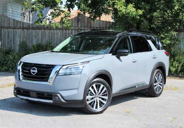 Nissan приостановил поставки нового Pathfinder в Россию. Завод в Санкт-Петербурге допускает остановку производства
