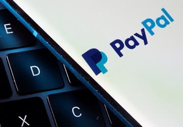 PayPal приостанавливает работу в России