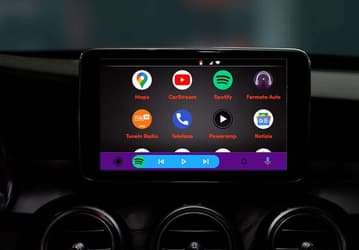 Странный сбой Android Auto: уведомления зачитываются на неправильных вариантах языка