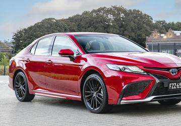 Toyota представила услугу временной покраски автомобилей. Новый слой можно снять без вреда для оригинального покрытия