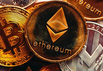 Bitcoin и Ethereum продолжают дешеветь