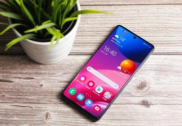 7000 мА•ч, Super AMOLED и Snapdragon. Samsung обновила Galaxy M51 до Android 12
