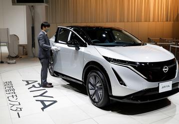 Nissan откладывает продажи электрических кроссоверов Ariya из-за проблем с цепочкой поставок