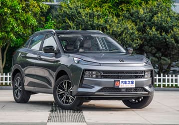 В России выходит новый кроссовер JAC S6: все характеристики уже известны