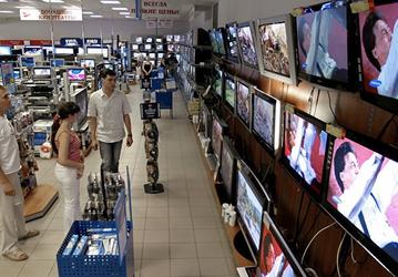 Телевизоры и смартфоны подешевели в России