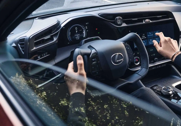 Lexus, и ты туда же? Компания будет использовать руль-штурвал, как у Tesla