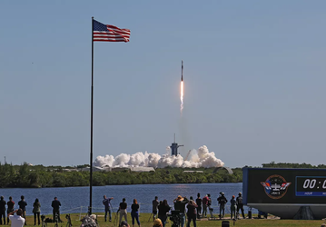 SpaceX отправила на МКС первую в истории полностью частную команду астронавтов
