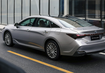 Представлен обновлённый седан Toyota Avalon