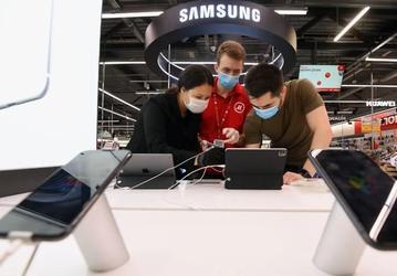 Производители смартфонов изменили условия поставок в Россию, из-за этого смартфоны подорожали на 30%